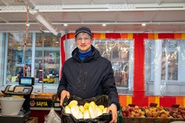 Am Stand von Markthändler Tobias Klein gehört Chicorée zum Angebot dazu.